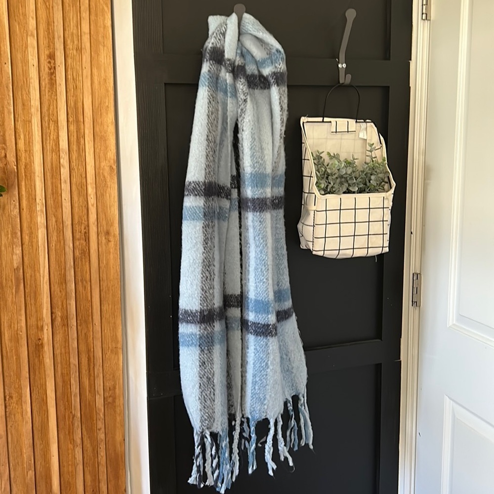 Steve Madden‎ Chunky Oversized Long Plaid Scarf. OS